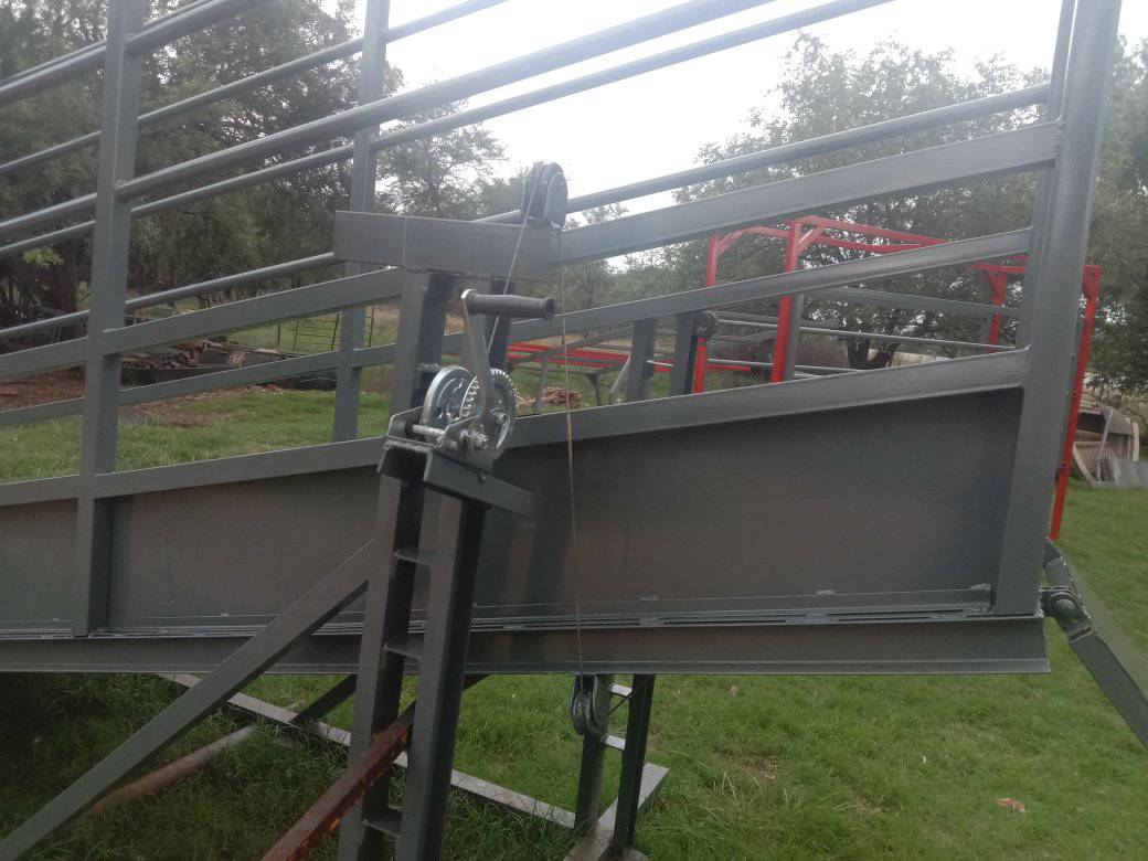 Cattle loading ramps