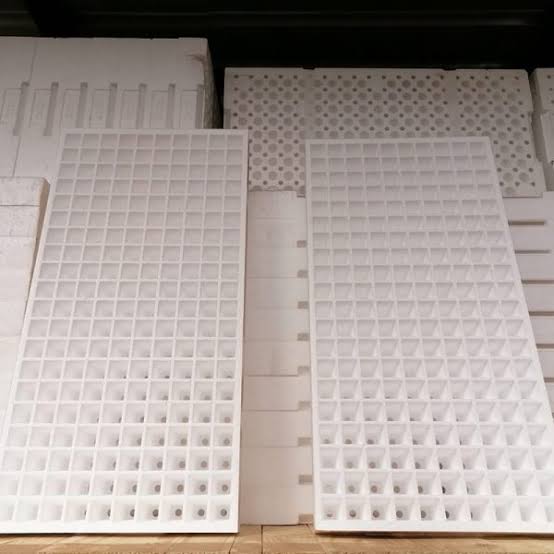 200 hole polystyrene trays x 200