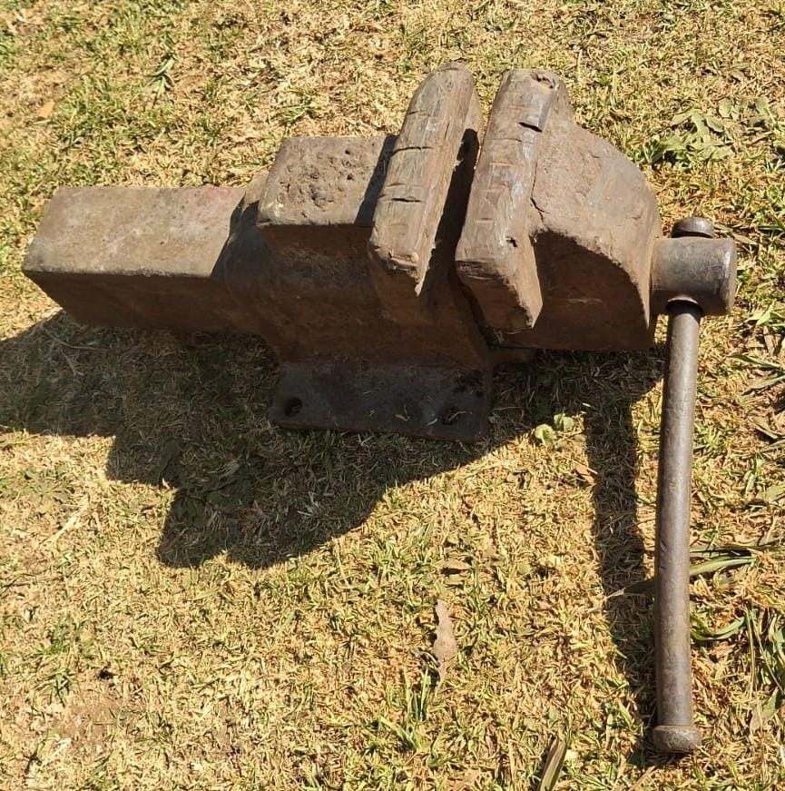 Vintage Metal Bench Vise