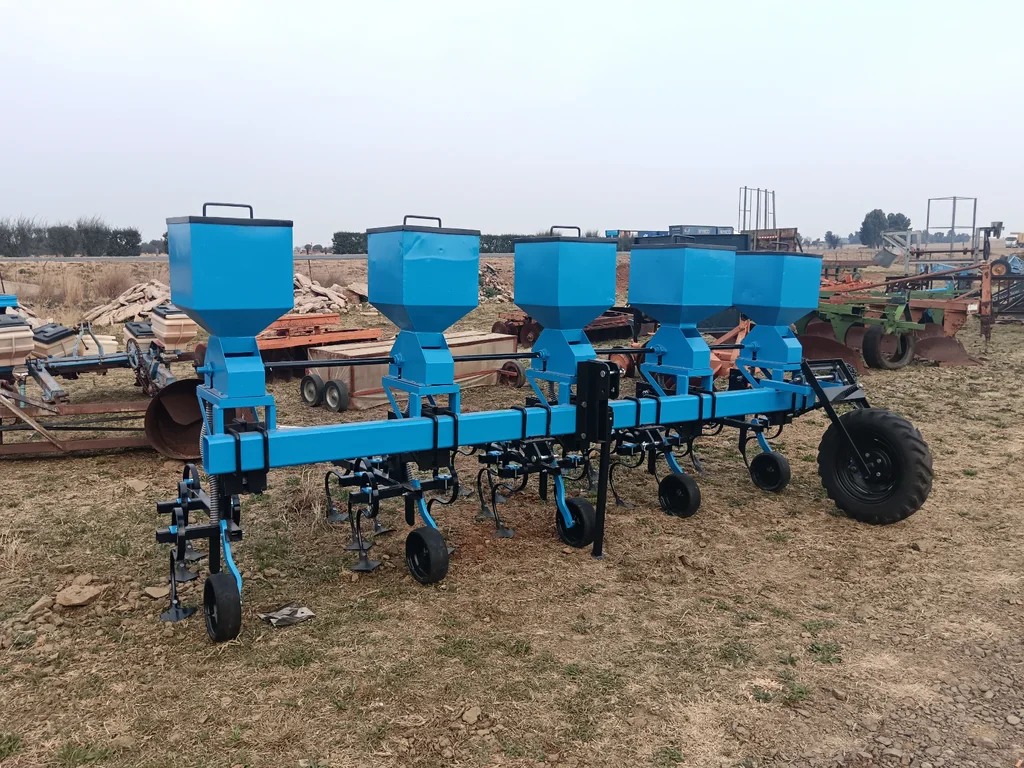 Fertilizer Applicator (R65,000 exc VAT)