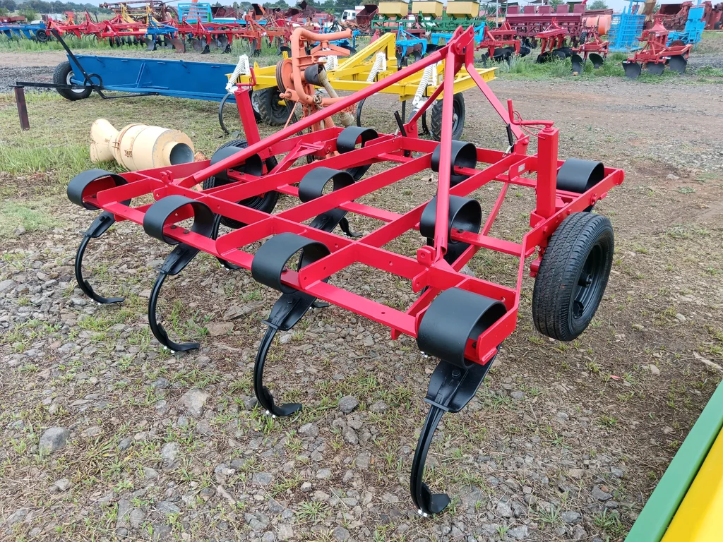 10 Tine Kongskilde Vibroflex (R38,000 exc VAT)